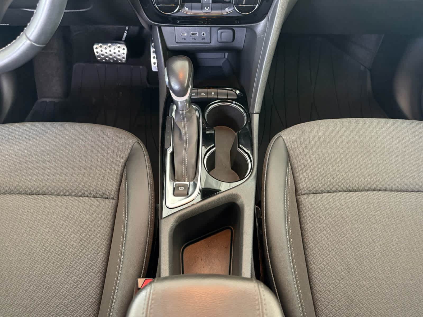 Used 2023 Buick Encore GX Select w/ Sport Touring Package AWD/4WD image 10