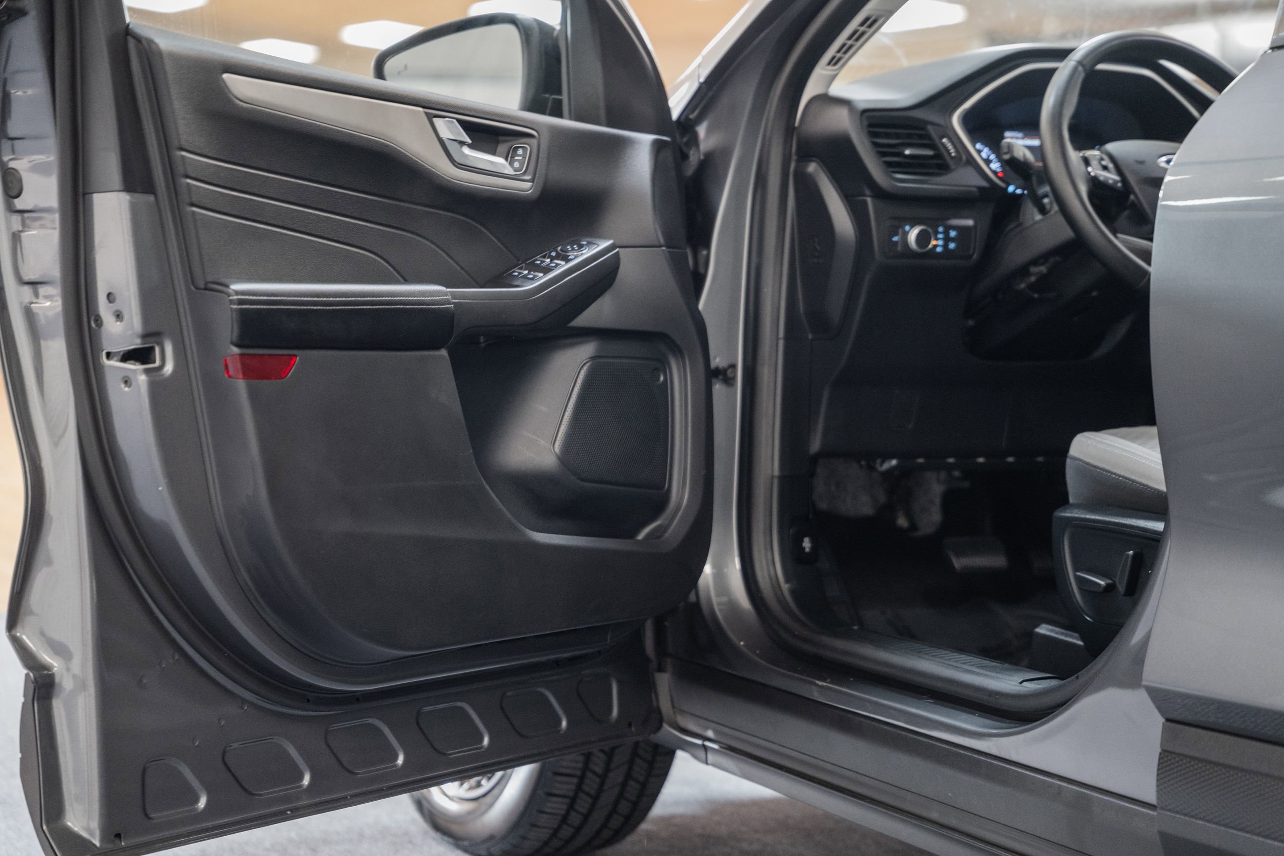 Certified 2021 Ford Escape SE w/ SE Sport Appearance Package image 44