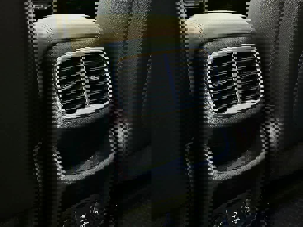 Used 2020 Hyundai Santa Fe Limited image 16