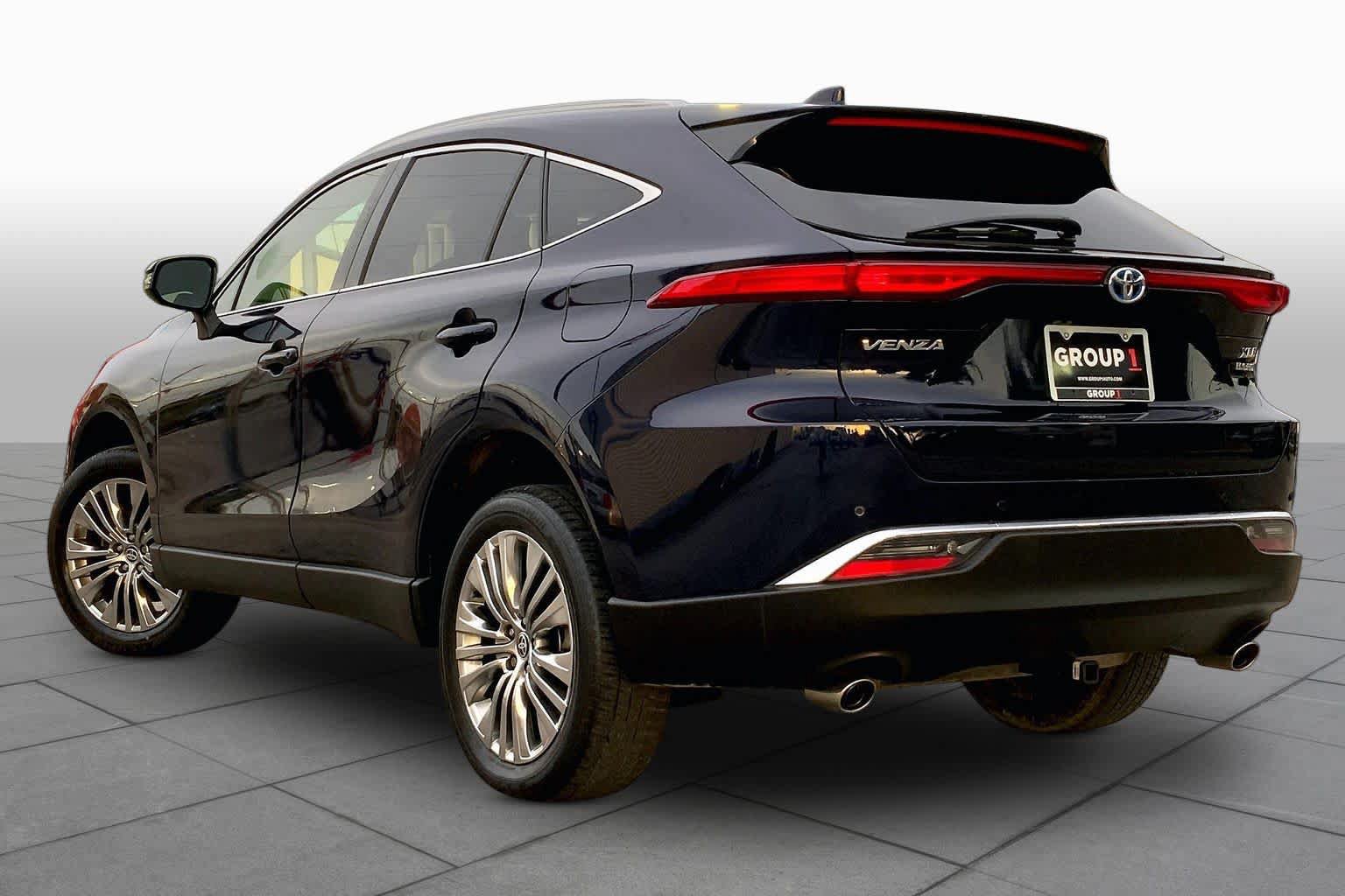 Used 2022 Toyota Venza XLE AWD/4WD image 11