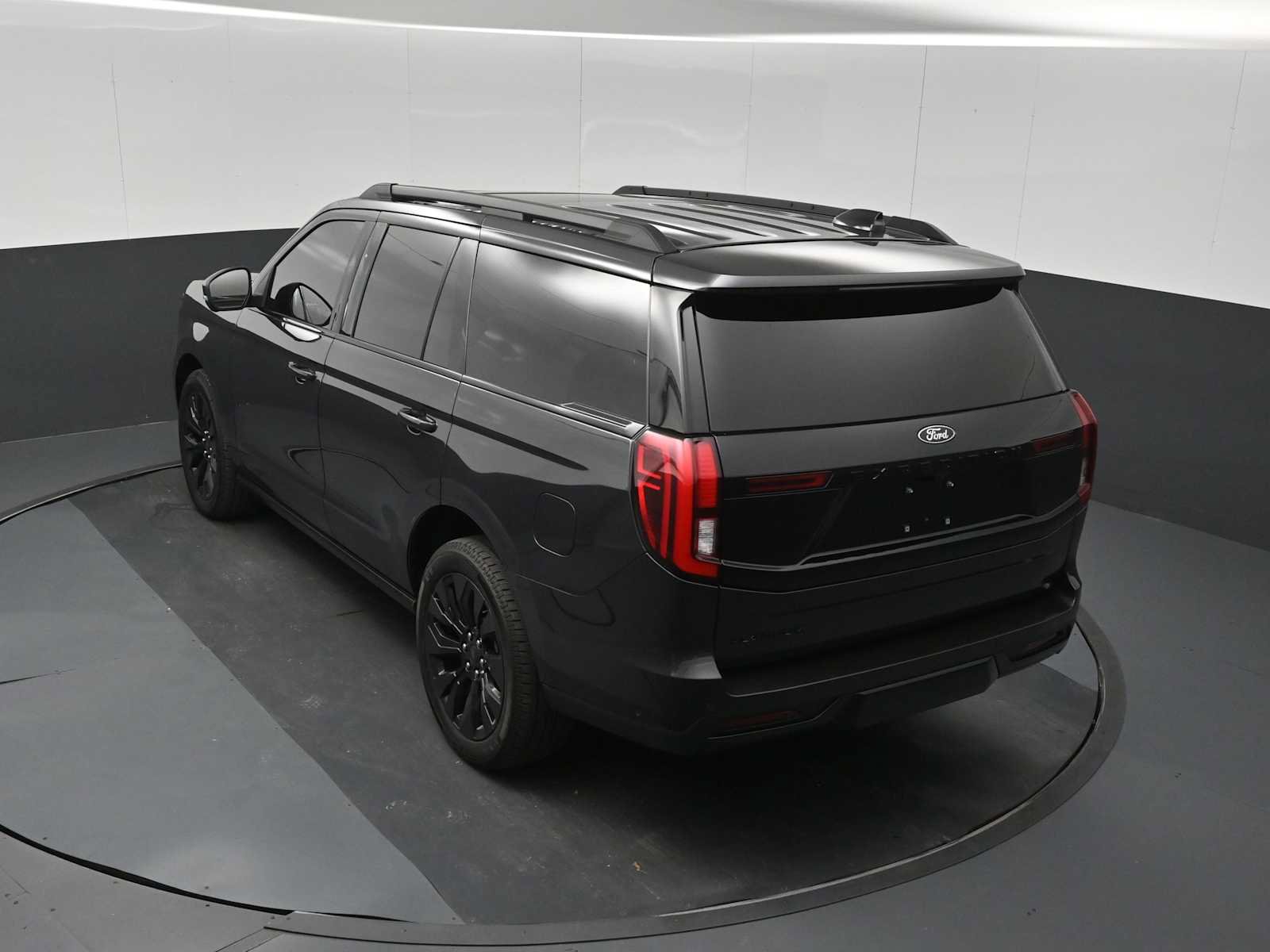 Certified 2025 Ford Expedition Platinum w/ Stealth Appearance Package AWD/4WD image 32