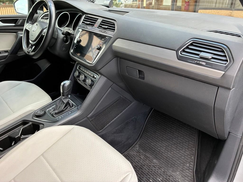 Used 2021 Volkswagen Tiguan SE R-Line w/ 3rd Row Seat Package AWD/4WD image 41