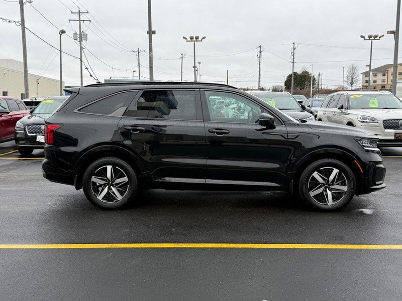 Used 2023 Kia Sorento S w/ Panoramic Sunroof Package image 2