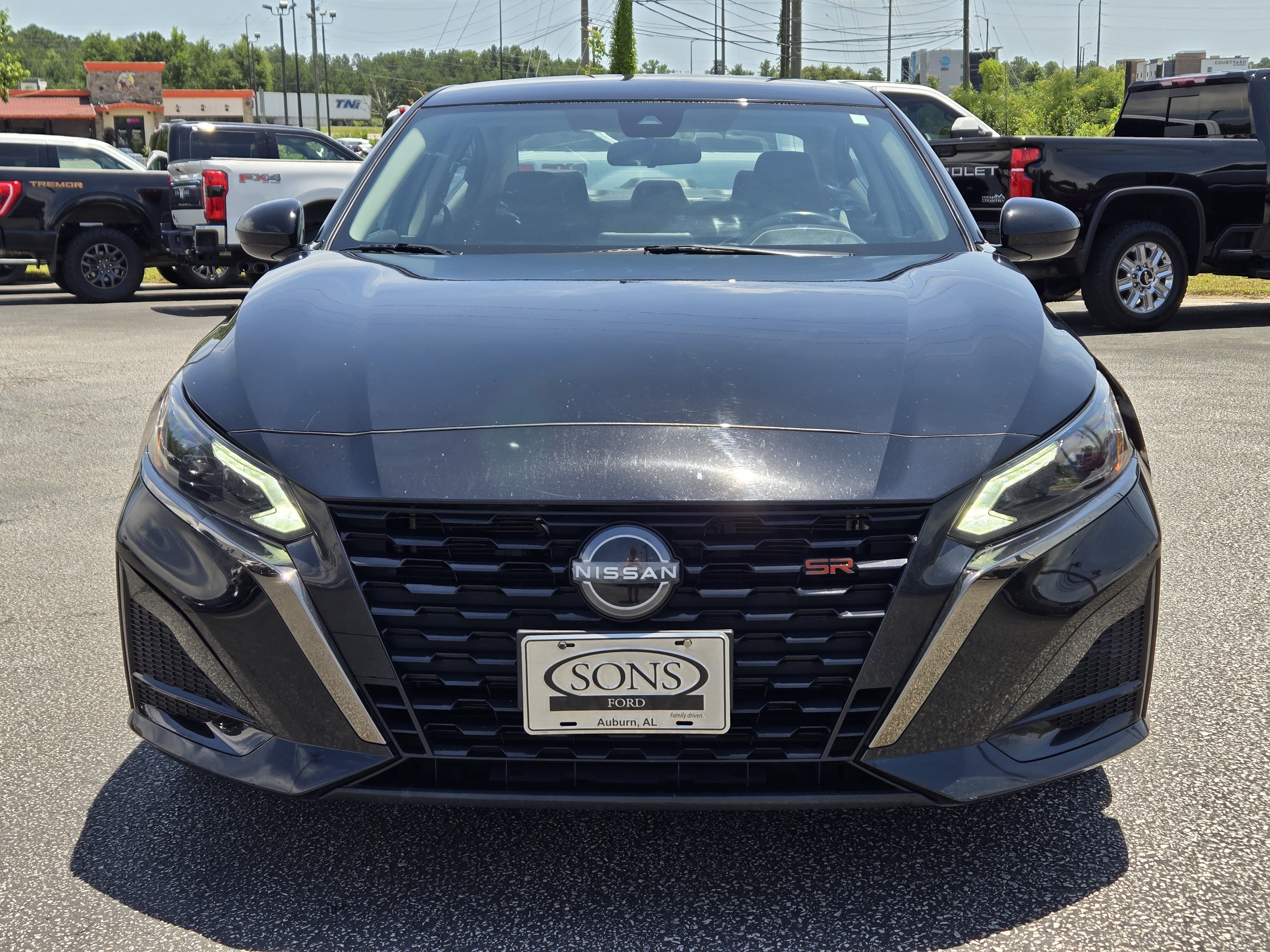 Used 2024 Nissan Altima 2.5 SR FWD image 3