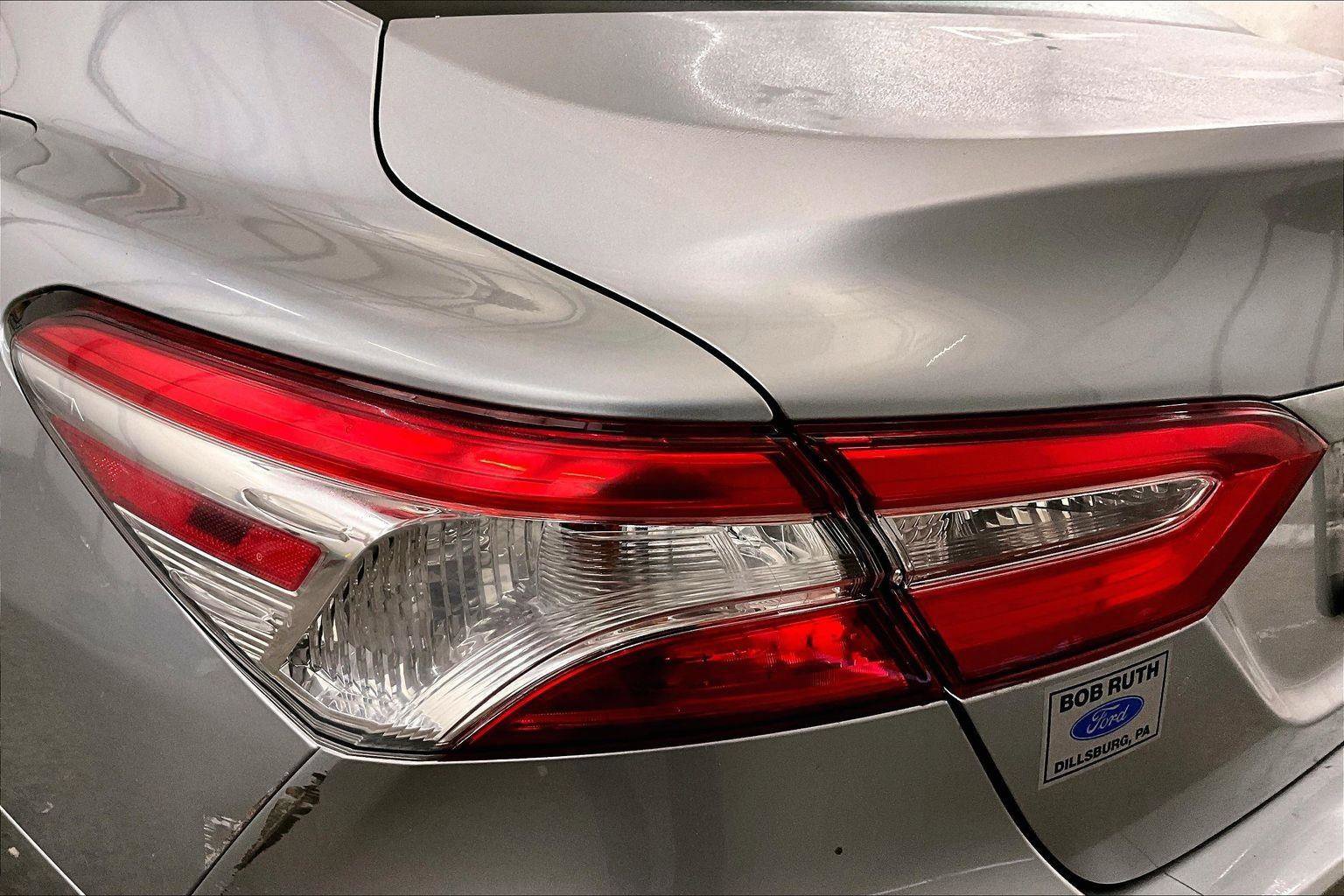 Used 2020 Toyota Camry LE image 28