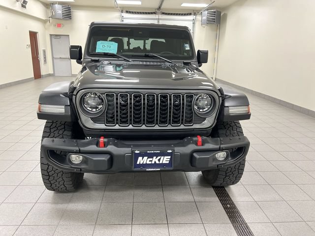 Used 2024 Jeep Gladiator Rubicon w/ Technology Group AWD/4WD image 3