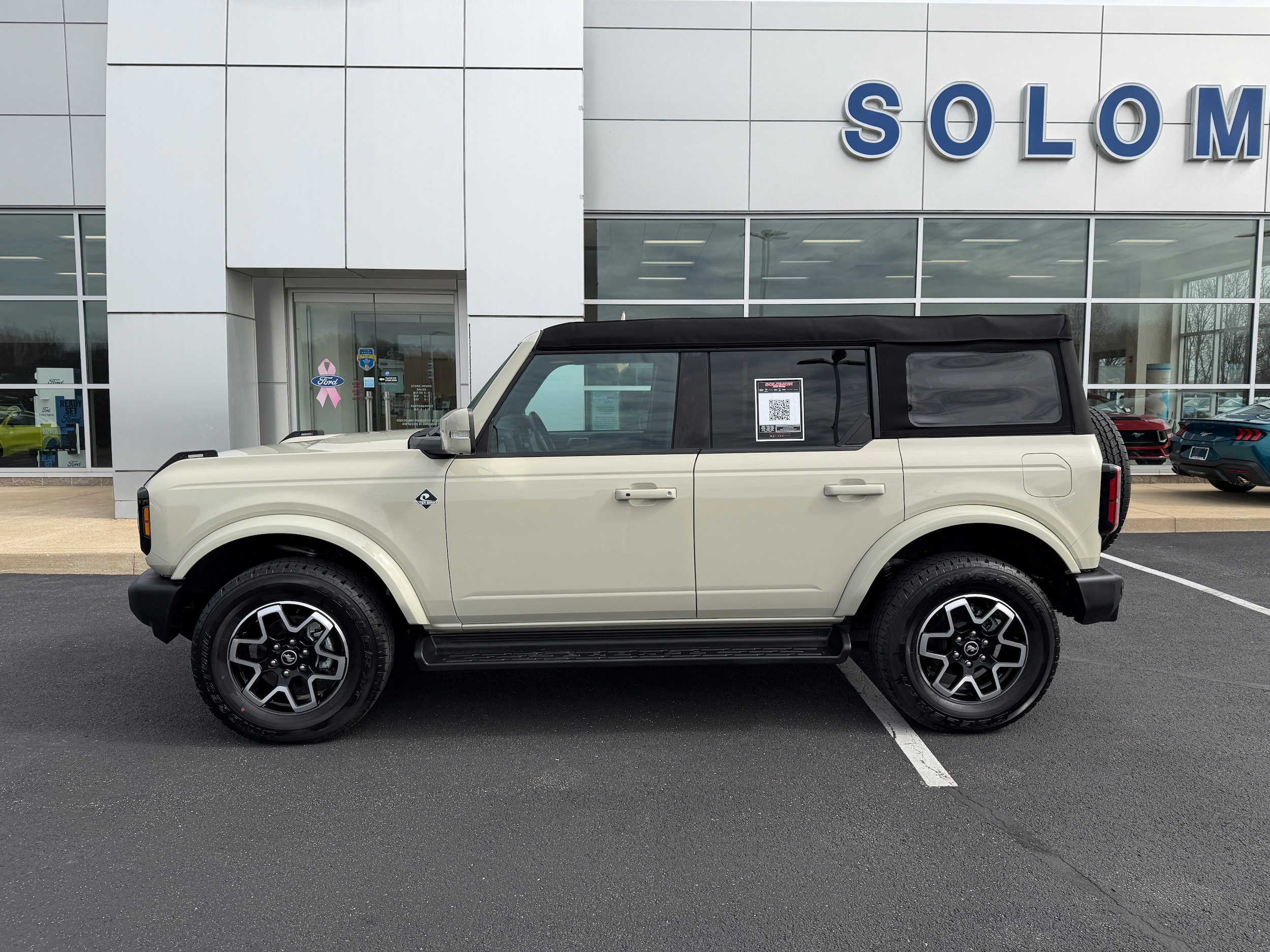 Certified 2025 Ford Bronco Outer Banks AWD/4WD image 8
