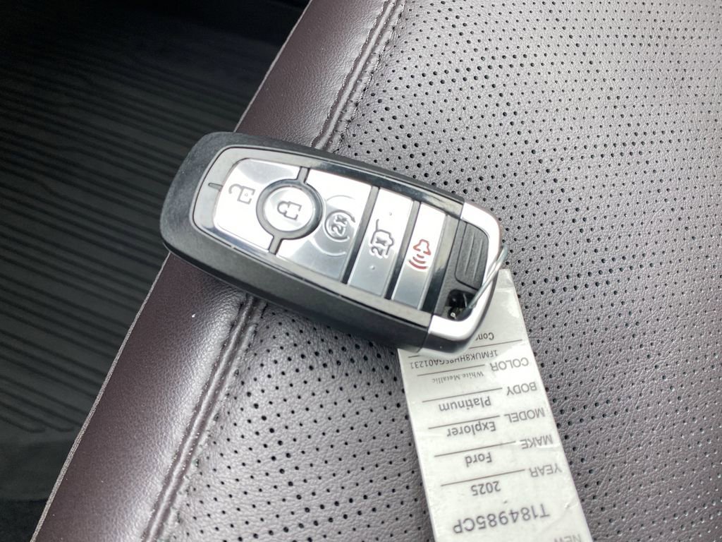 Certified 2025 Ford Explorer Platinum image 39