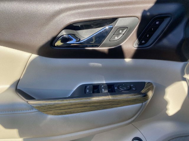 Used 2018 GMC Acadia Denali w/ Technology Package AWD/4WD image 19