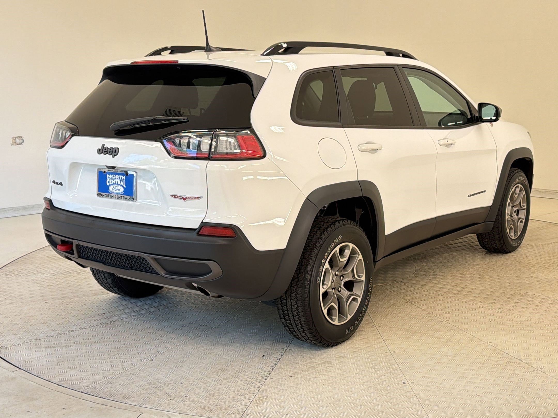 Used 2022 Jeep Cherokee Trailhawk image 5