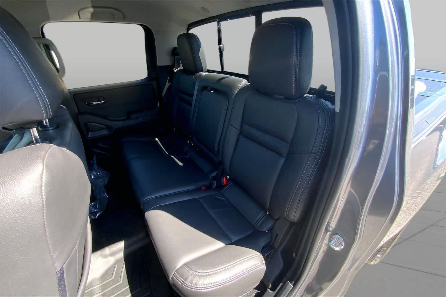 Used 2022 Nissan Frontier SV w/ Technology Package RWD image 21