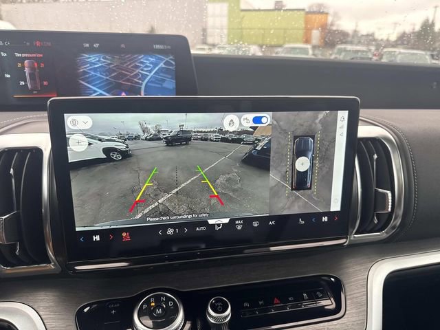 Certified 2025 Ford Expedition Max Platinum image 31