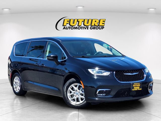 Used 2024 Chrysler Pacifica Touring-L FWD image 1