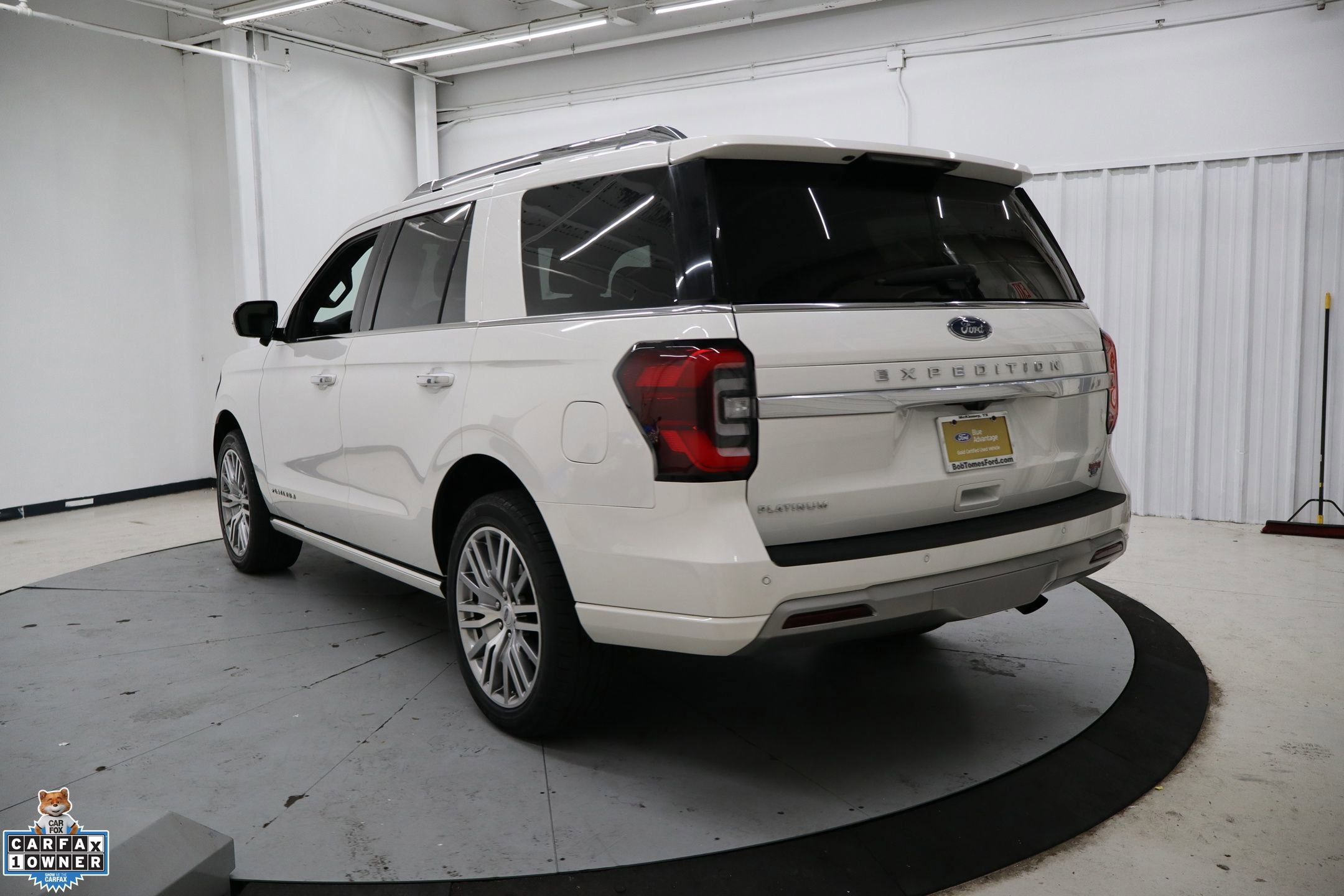 Certified 2023 Ford Expedition Platinum image 3