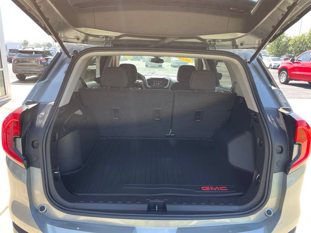 Used 2024 GMC Terrain SLE AWD/4WD image 13