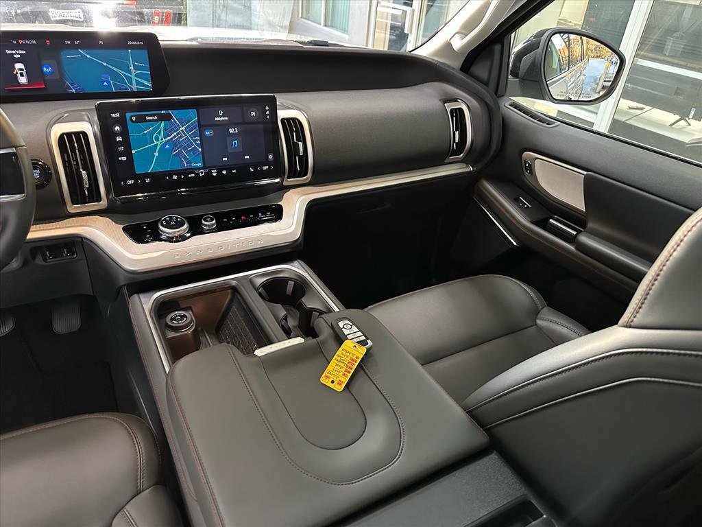 Certified 2025 Ford Expedition Active image 33