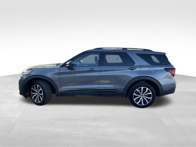Certified 2025 Ford Explorer ST-Line AWD/4WD image 3