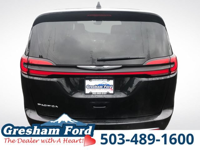 Used 2023 Chrysler Pacifica Touring-L FWD image 7