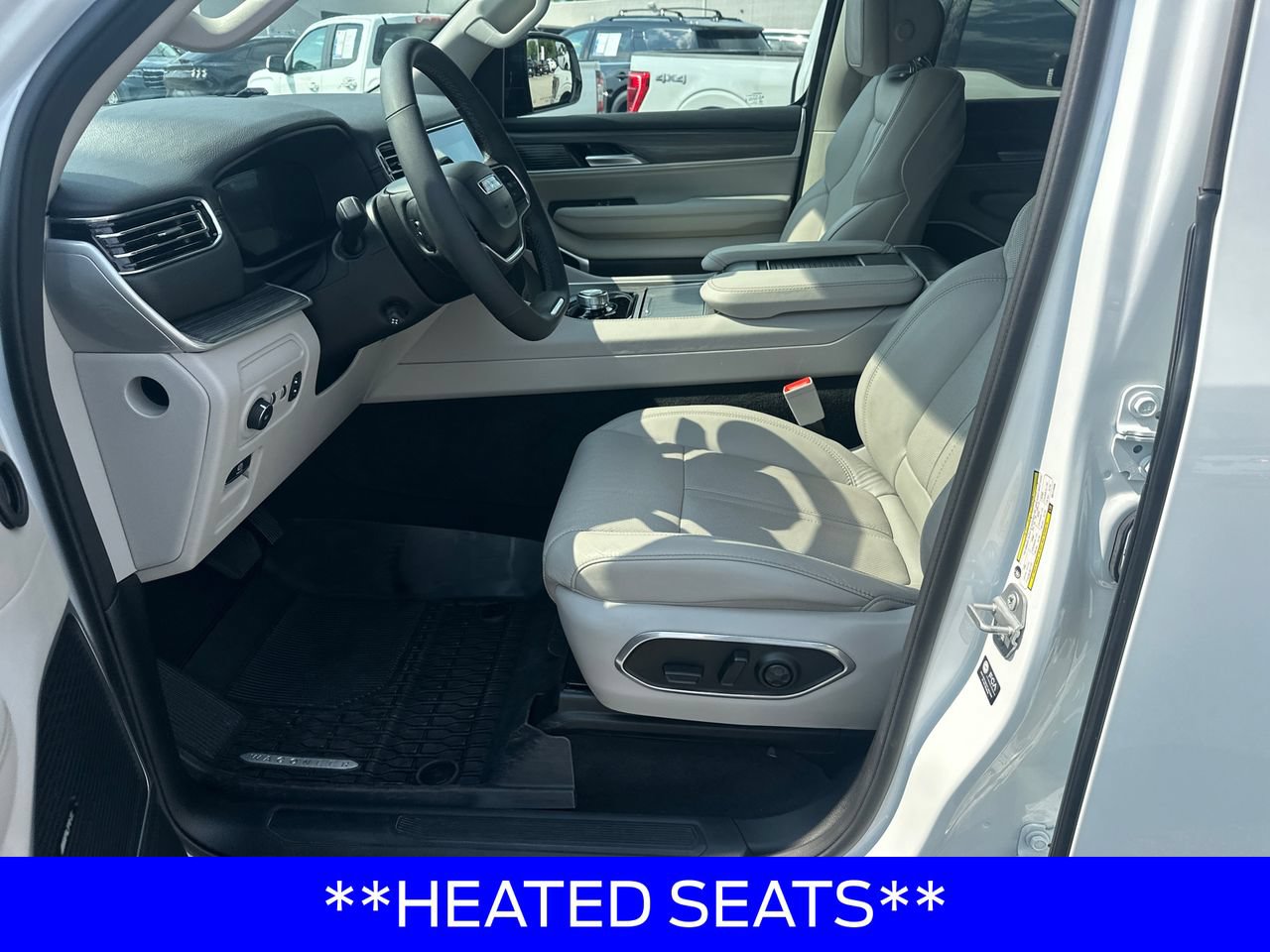 Used 2024 Jeep Wagoneer L Series II w/ Flexible Seating Group RWD image 9