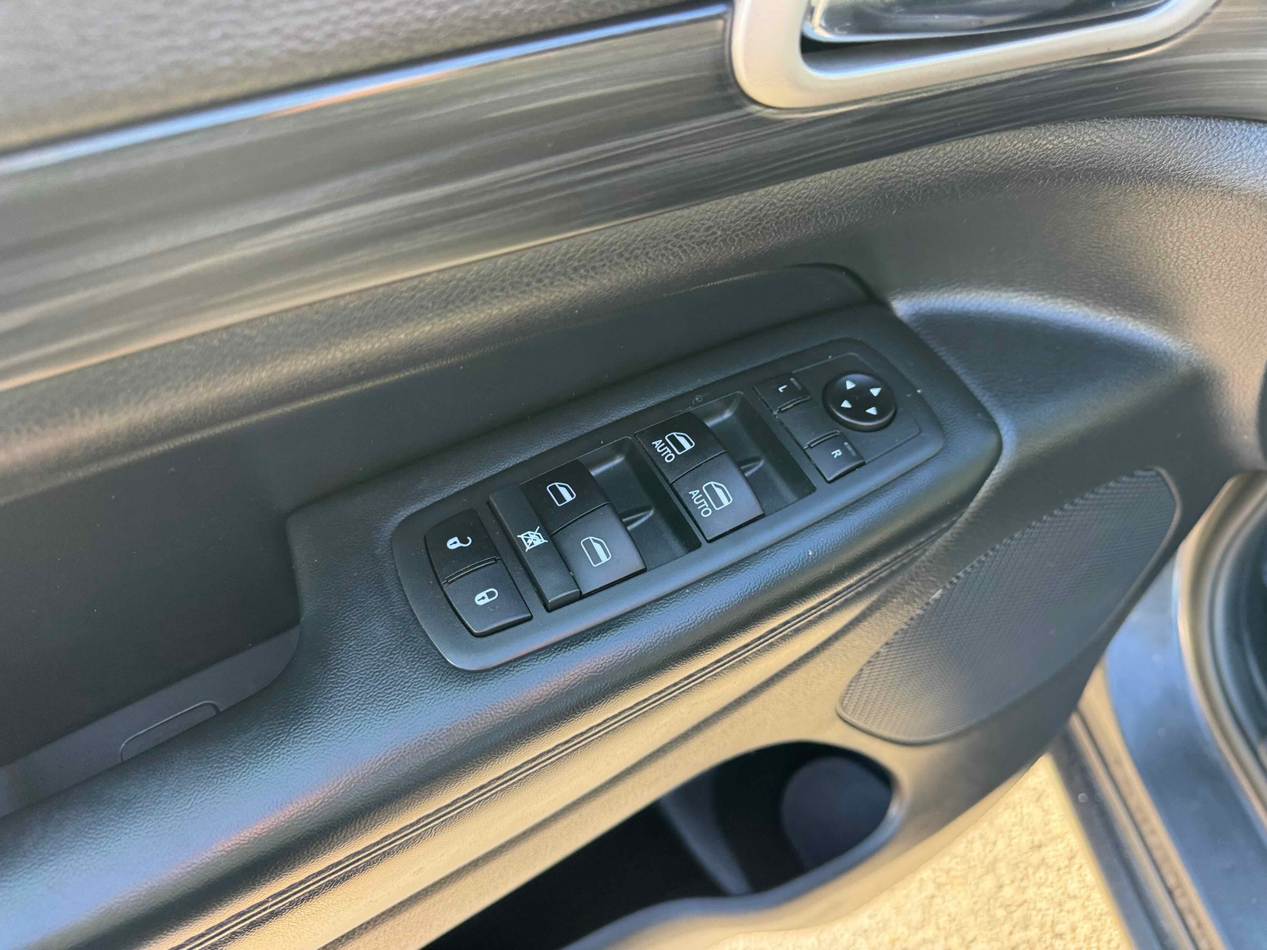 Used 2021 Jeep Grand Cherokee Laredo X image 17