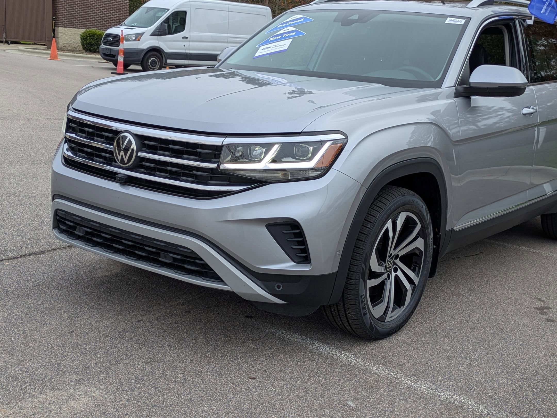 Used 2021 Volkswagen Atlas SEL Premium image 2