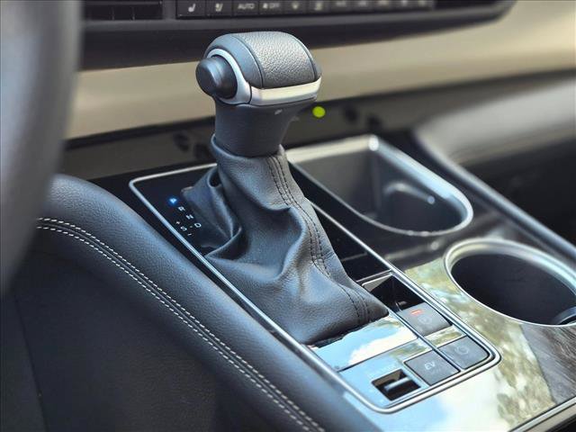 Used 2025 Toyota Sienna Platinum AWD/4WD image 14