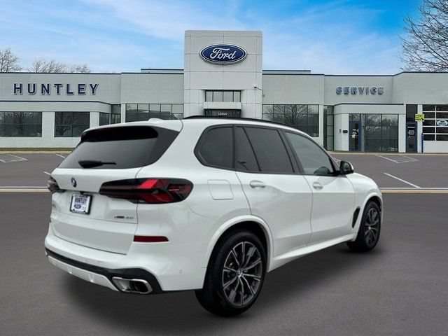 Used 2025 BMW X5 xDrive40i w/ M Sport Package AWD/4WD image 4