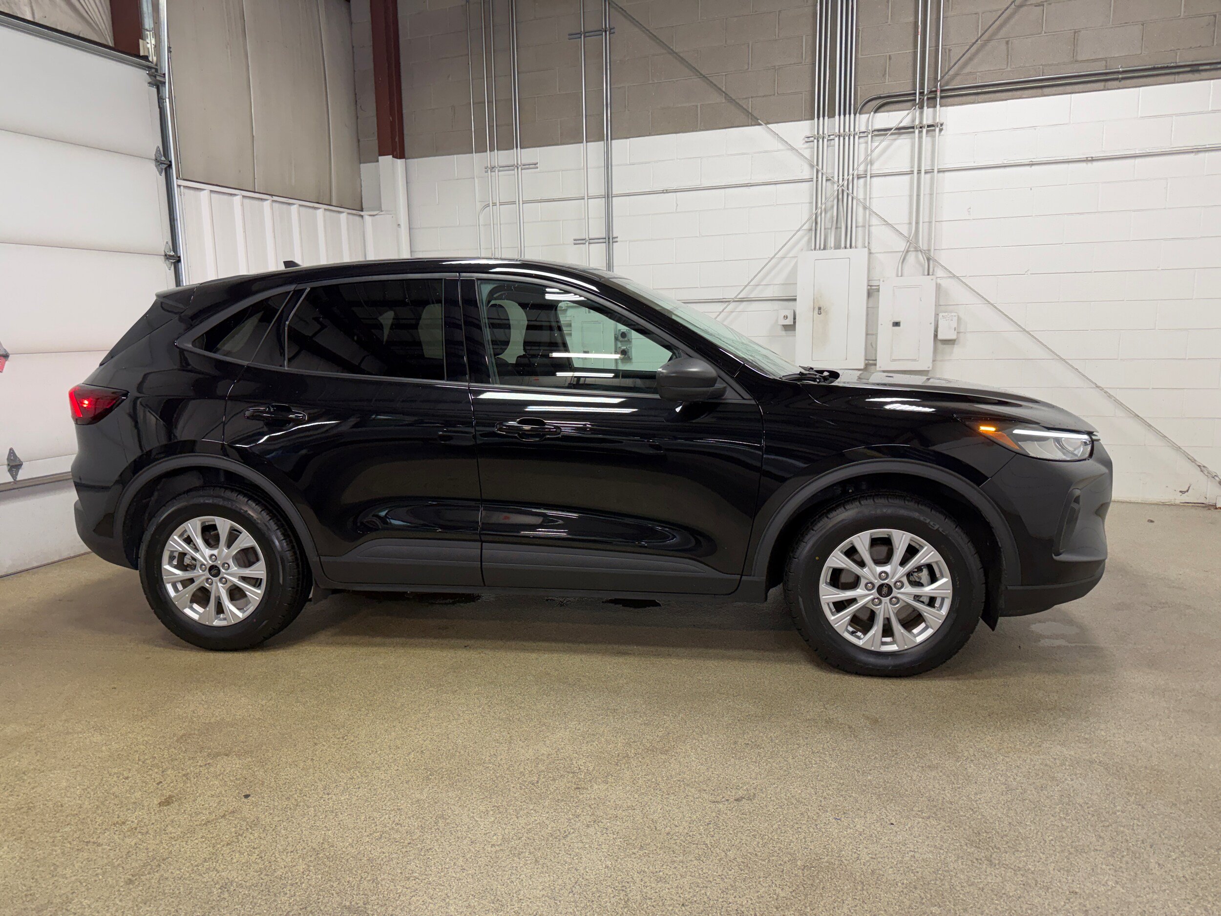 Certified 2025 Ford Escape Active AWD/4WD image 7