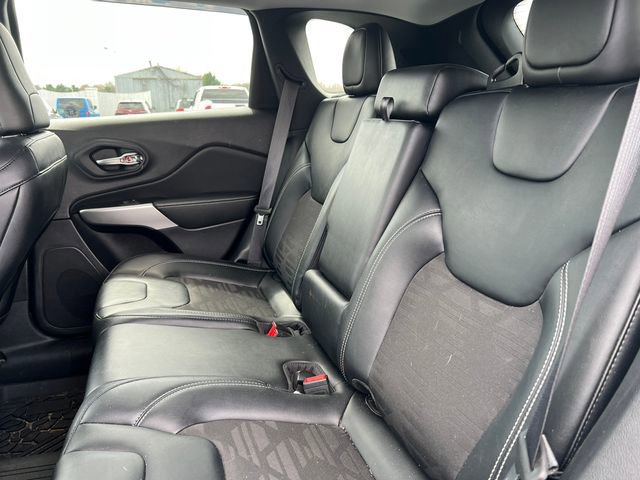 Used 2022 Jeep Cherokee Latitude w/ Sun & Sound Group AWD/4WD image 6