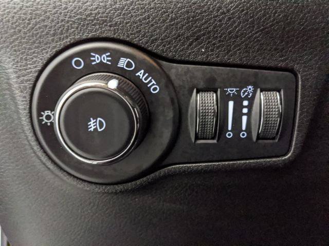 Used 2025 Jeep Compass Limited AWD/4WD image 13