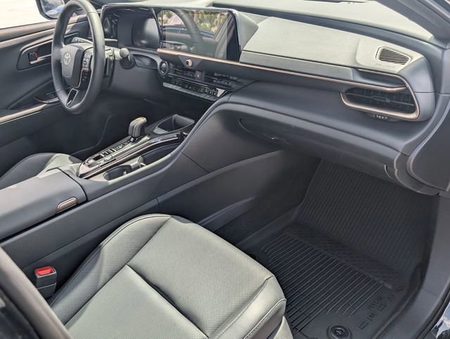 Used 2025 Toyota Crown Signia XLE image 12