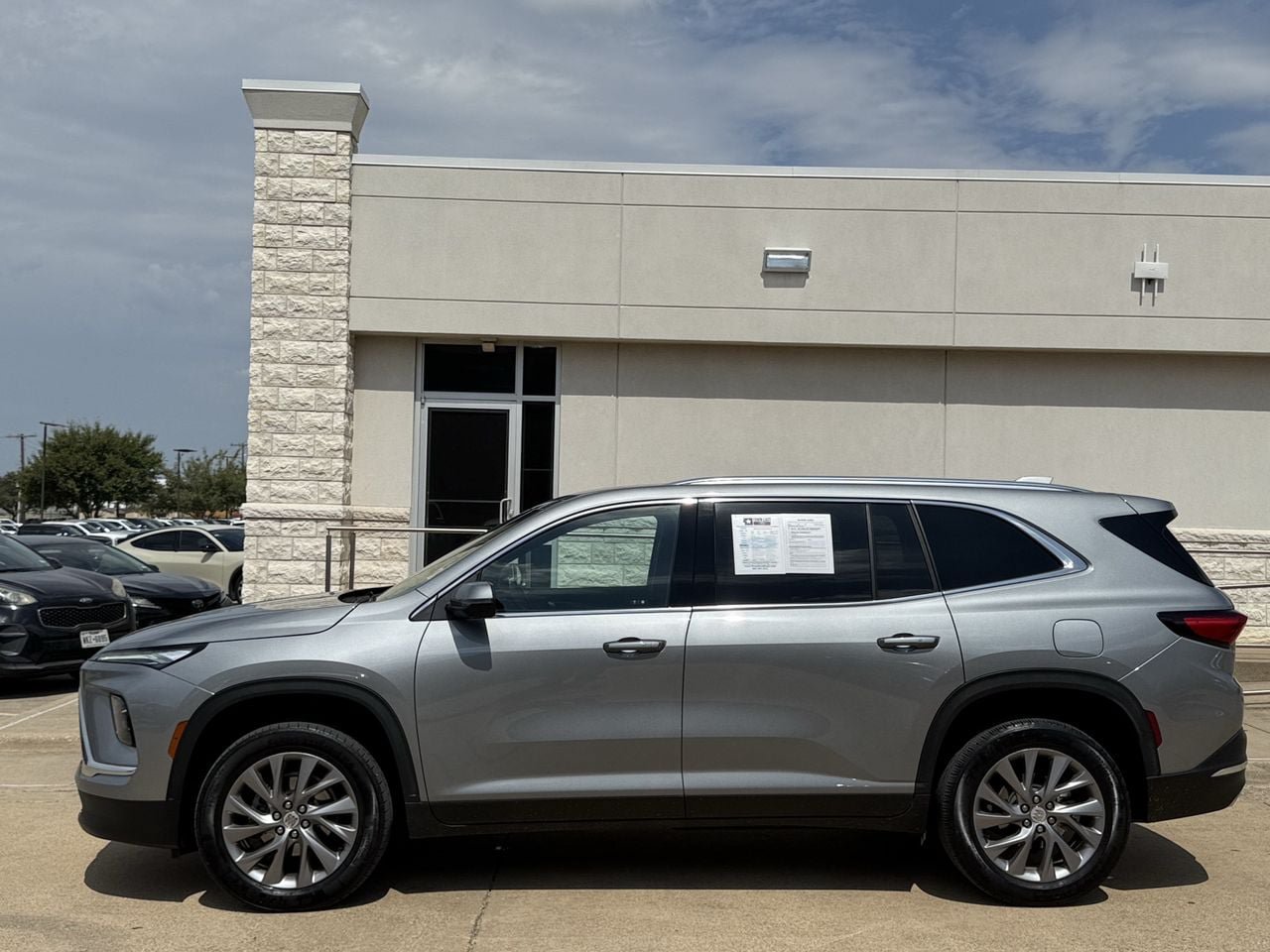 Used 2025 Buick Enclave Preferred w/ Power Package FWD image 3