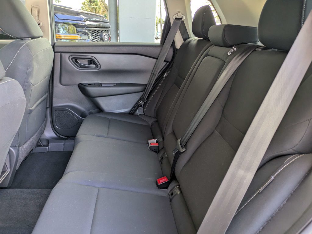 Used 2025 Nissan Rogue S AWD/4WD image 14