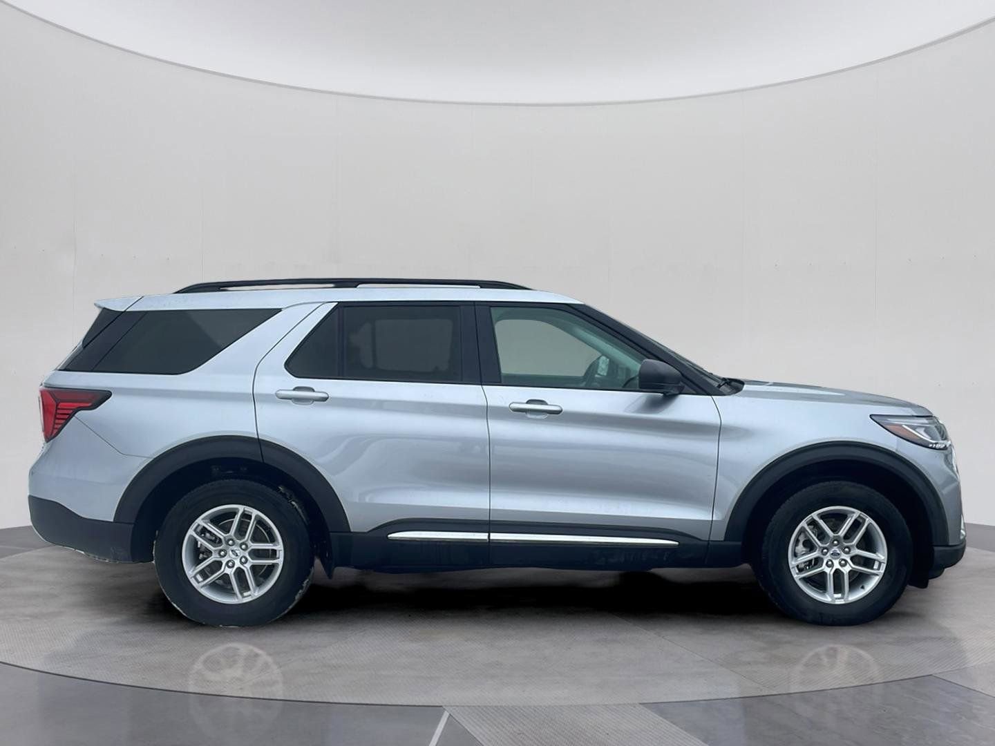 Certified 2025 Ford Explorer Active AWD/4WD image 7
