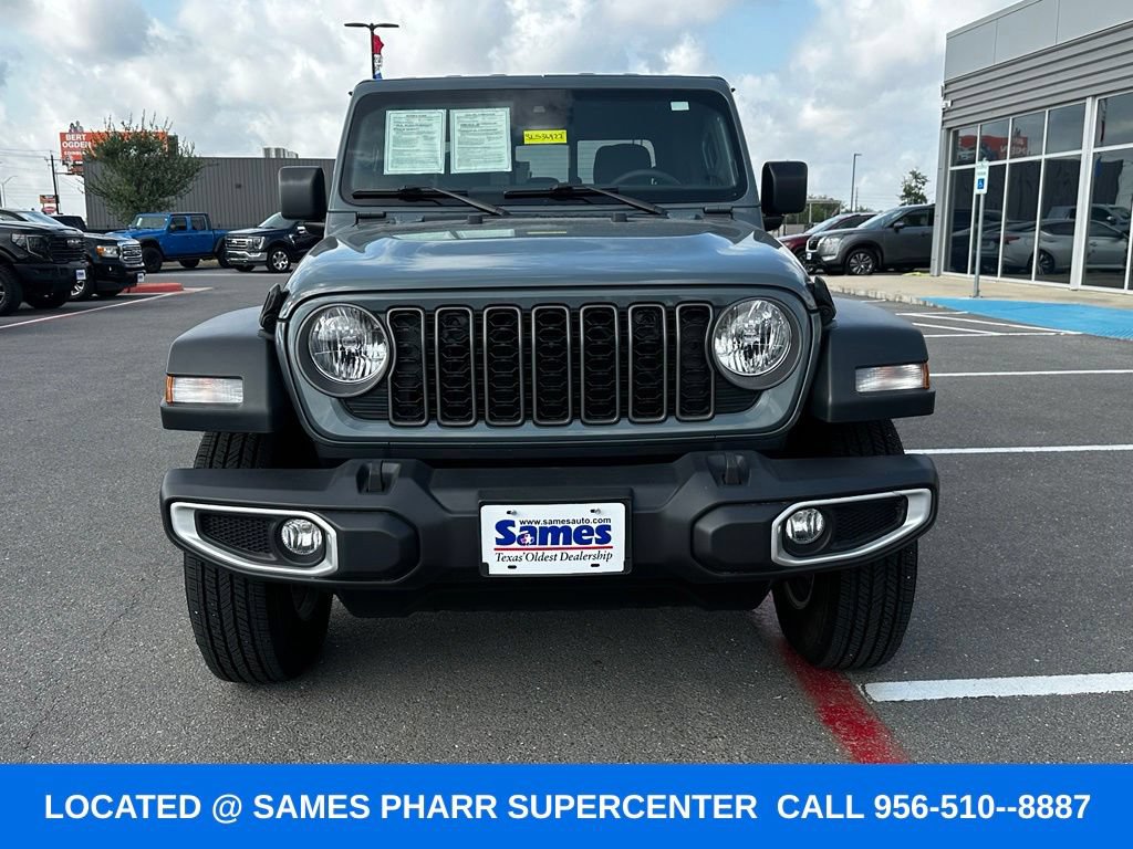 Used 2025 Jeep Gladiator Sport AWD/4WD image 4