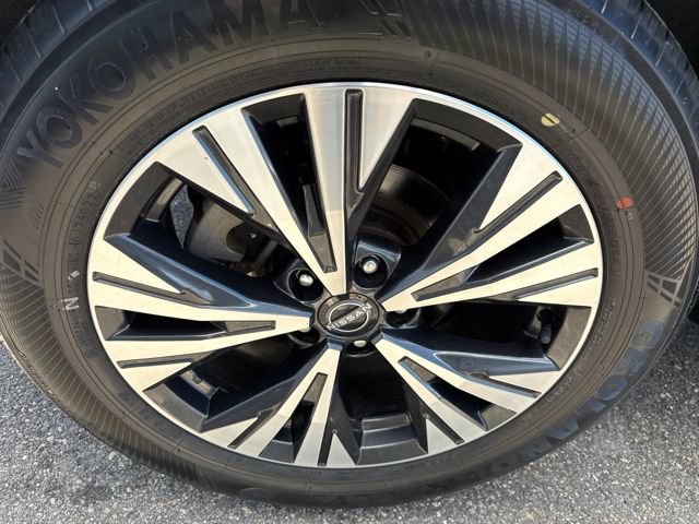 Used 2023 Nissan Rogue SV AWD/4WD image 12