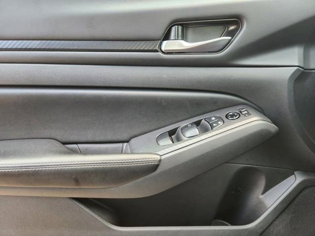 Used 2025 Nissan Altima 2.5 SV FWD image 21
