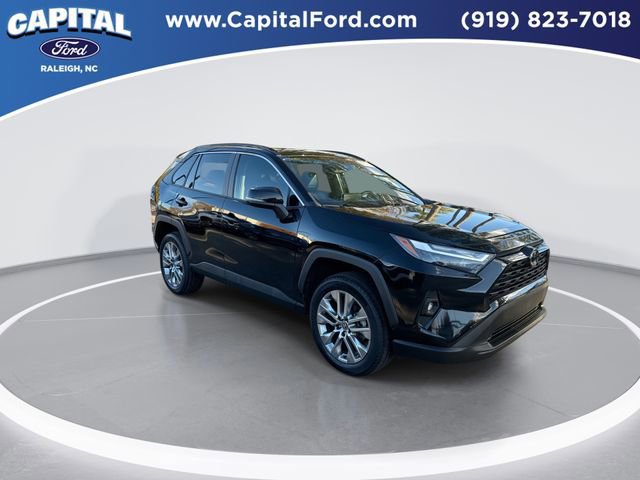 Used 2022 Toyota RAV4 XLE Premium image 8
