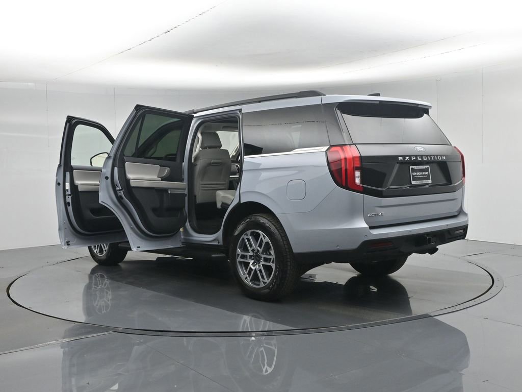 Certified 2025 Ford Expedition Active AWD/4WD image 57