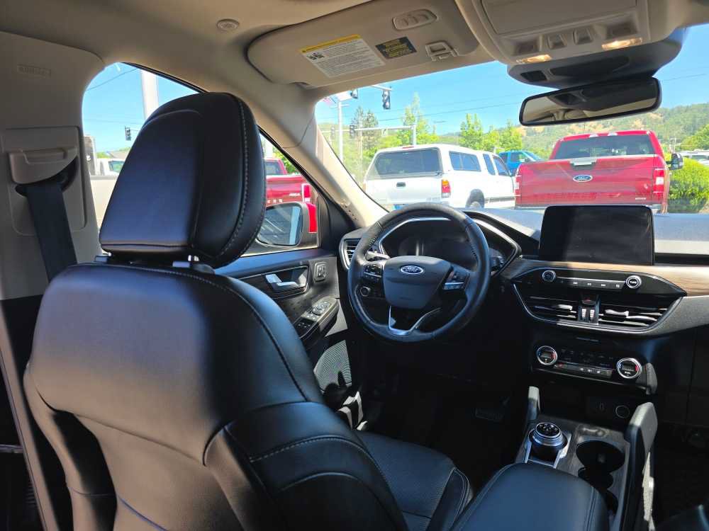 Certified 2020 Ford Escape Titanium w/ Titanium Premium Package 2.0 AWD/4WD image 10