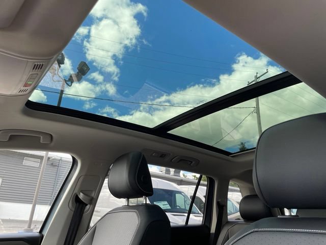 Used 2022 Volkswagen Tiguan SE AWD/4WD image 39