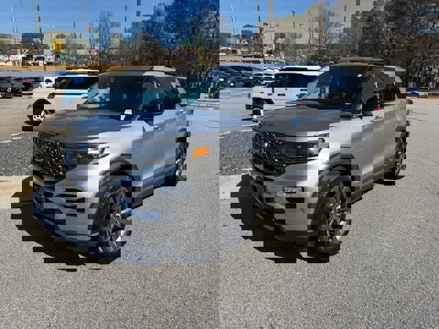 Certified 2023 Ford Explorer XLT w/ Equipment Group 202A image 4