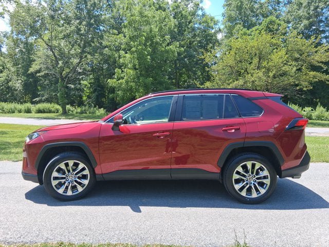 Used 2021 Toyota RAV4 XLE Premium AWD/4WD image 4