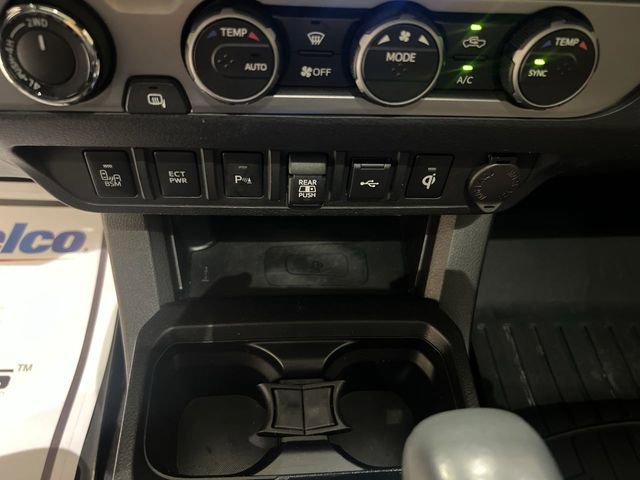 Used 2022 Toyota Tacoma Limited image 17
