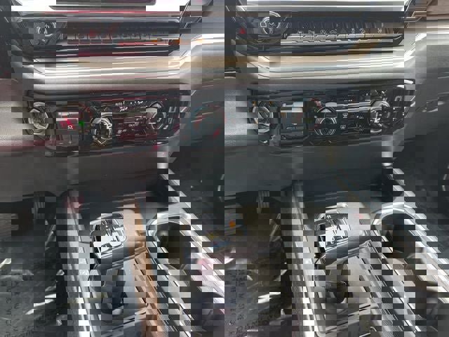 Used 2022 Chevrolet Silverado 1500 High Country w/ Technology Package image 33