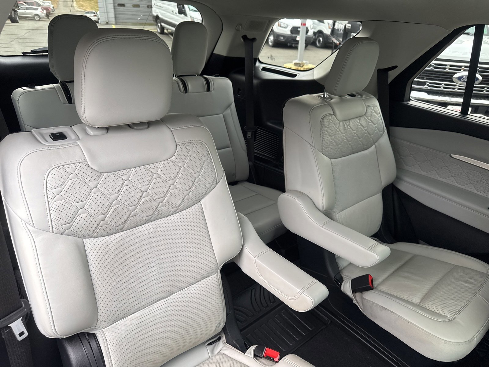 Certified 2025 Ford Explorer Platinum w/ LUX Leather Package image 31
