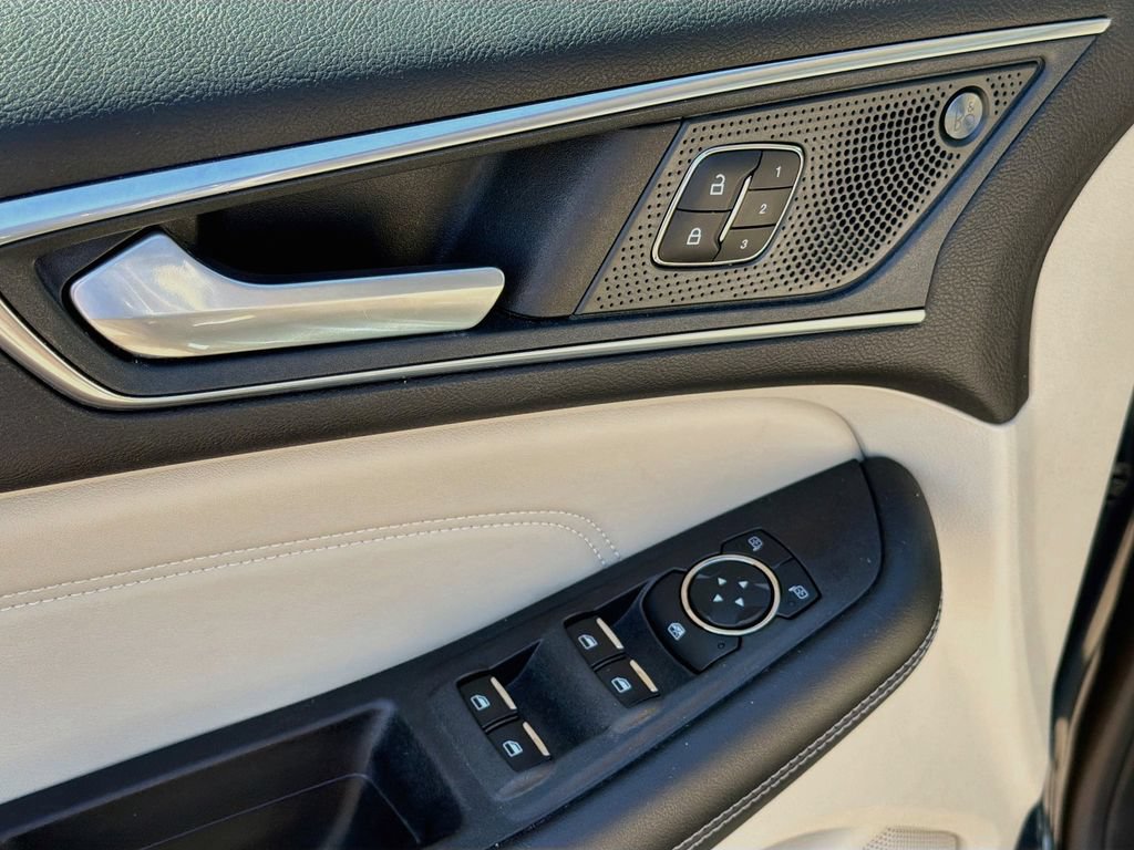 Certified 2024 Ford Edge Titanium AWD/4WD image 19
