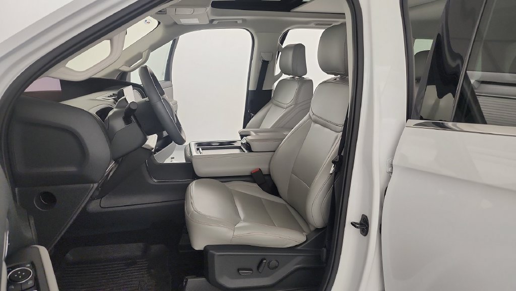 Certified 2025 Ford Expedition Active AWD/4WD image 15