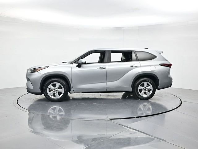 Used 2024 Toyota Highlander LE image 6