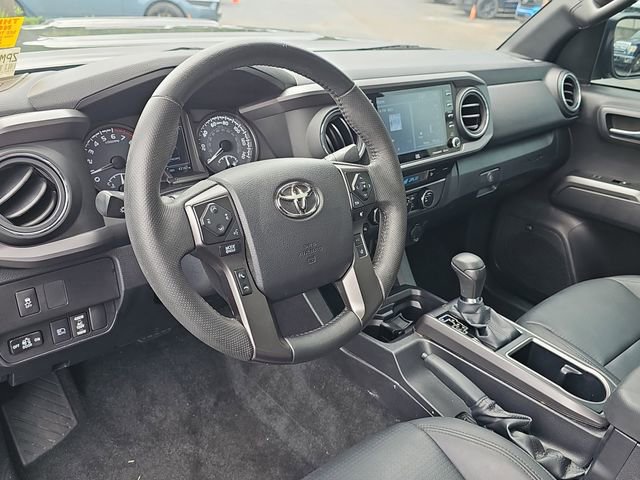 Used 2023 Toyota Tacoma TRD Sport w/ TRD Premium Sport Package AWD/4WD image 15